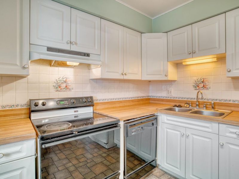 5584 Brackenridge, Unit R7, Columbus, OH 43228 Photo 13