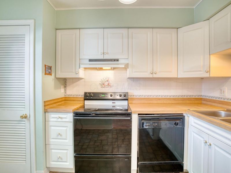 5584 Brackenridge, Unit R7, Columbus, OH 43228 Photo 16