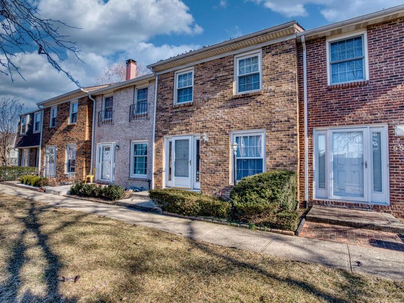 5584 Brackenridge, Unit R7, Columbus, OH 43228 Photo 2