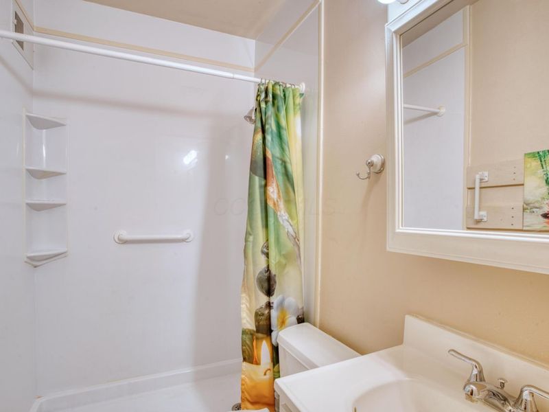 5584 Brackenridge, Unit R7, Columbus, OH 43228 Photo 26