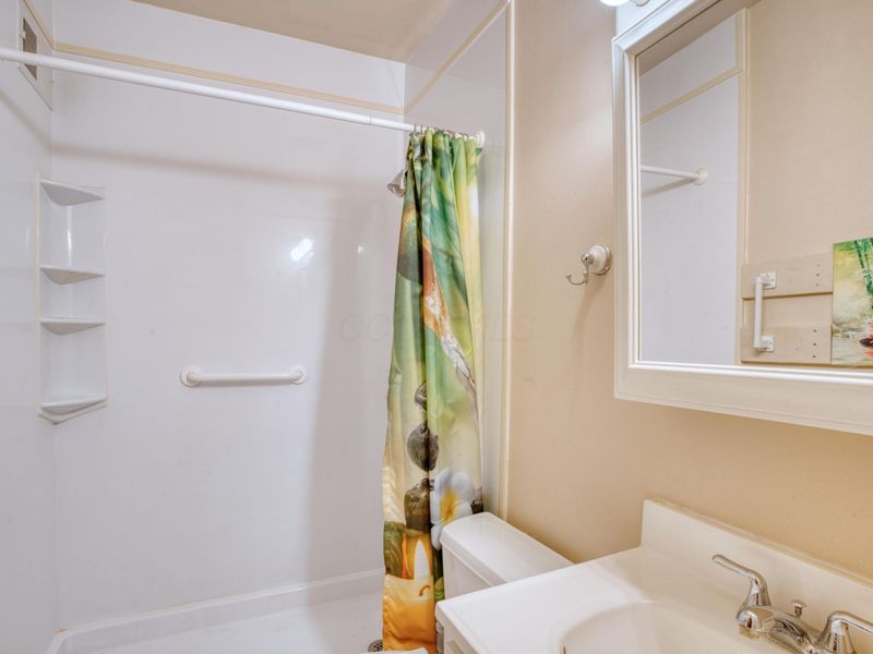 5584 Brackenridge, Unit R7, Columbus, OH 43228 Photo 29