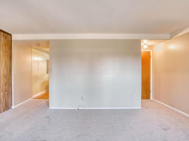 5584 Brackenridge, Unit R7, Columbus, OH 43228 Photo 9