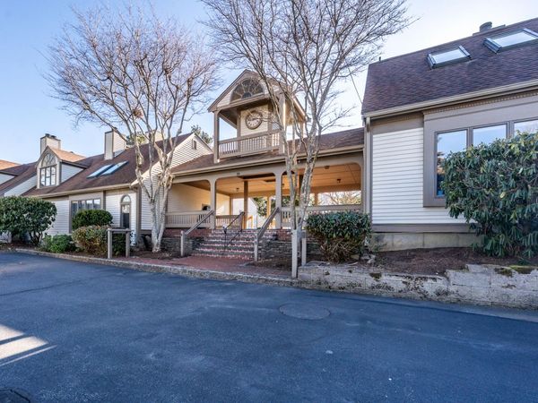 39 Blossom Avenue, Unit APT 4, Osterville, MA 02655