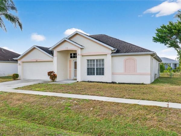 4664 Varsity CIR, LEHIGH ACRES, FL 33971