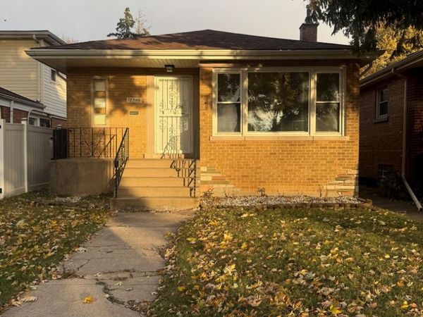 12549 S Laflin Street, Calumet Park, IL 60827
