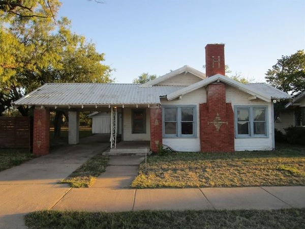 445 W Lake Drive, Hamlin, TX 79520