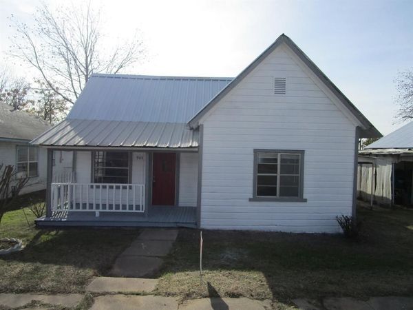 905 Wallis Avenue, Santa Anna, TX 76878