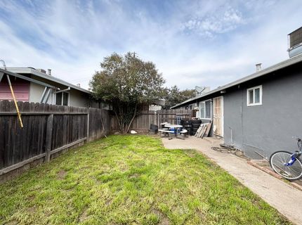 7084-7090 Remo Way, Sacramento, CA 95822 Photo