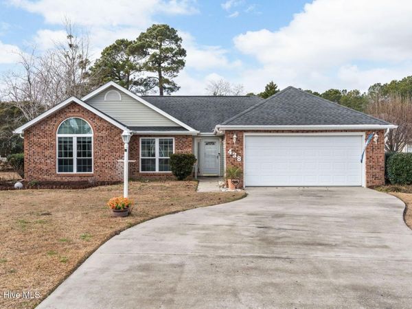 438 Hampton Street NW, Calabash, NC 28467