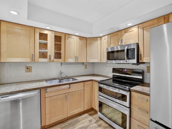 600 Three Islands Blvd, Unit 1008, Hallandale Beach, FL 33009