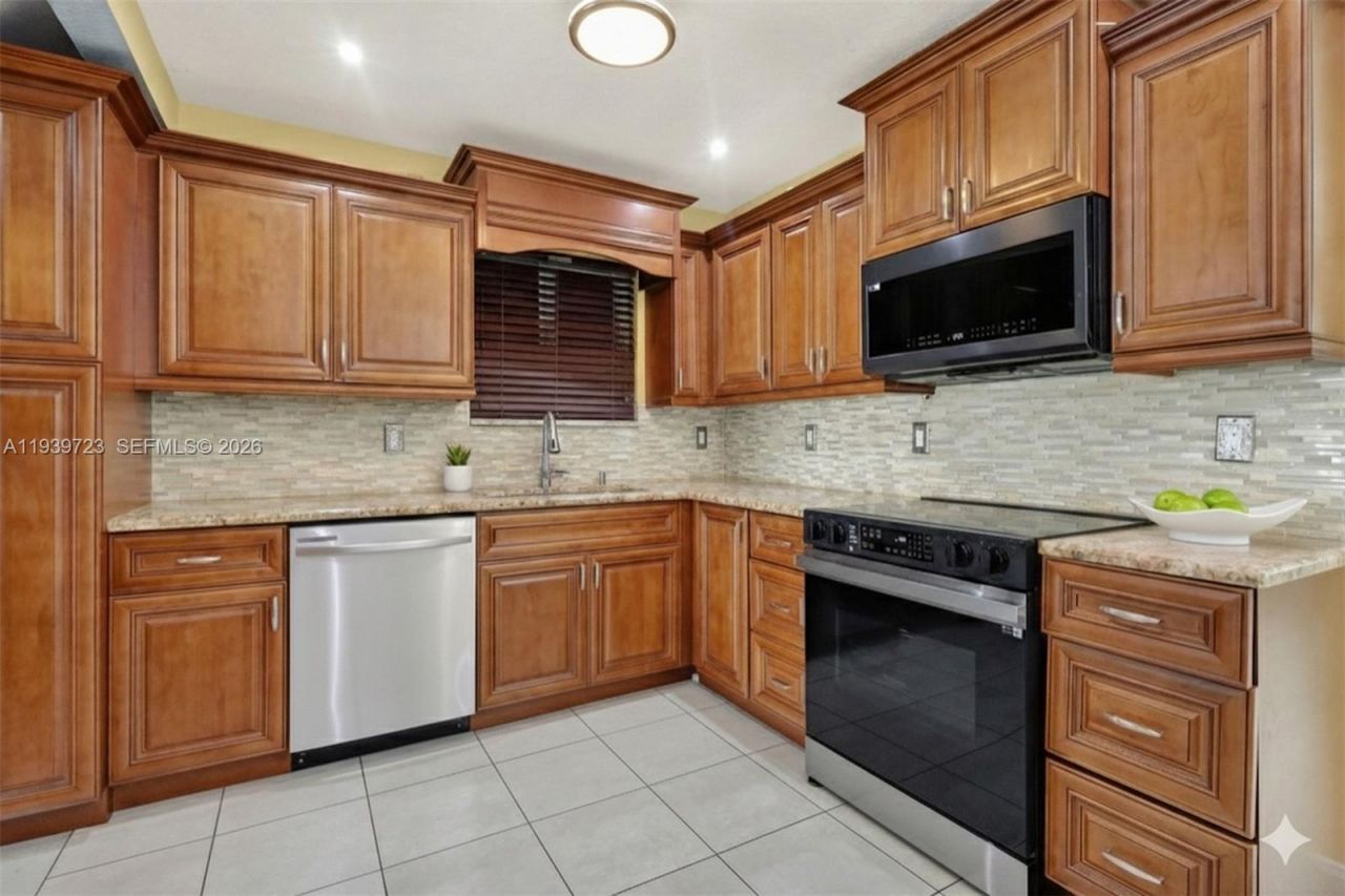 2410 Gulfstream Dr, Miramar, FL 33023 Photo