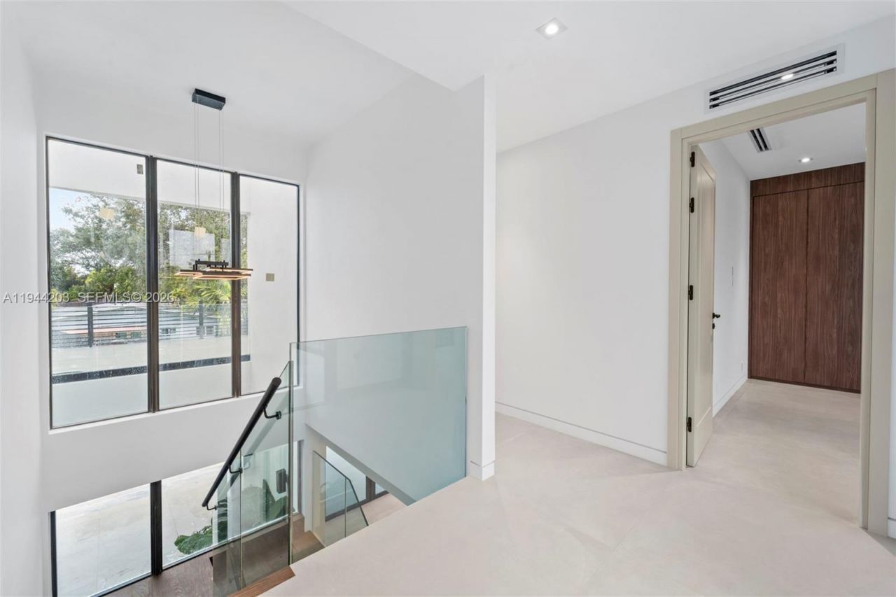 685 NE 81 St, Miami, FL 33138 Photo