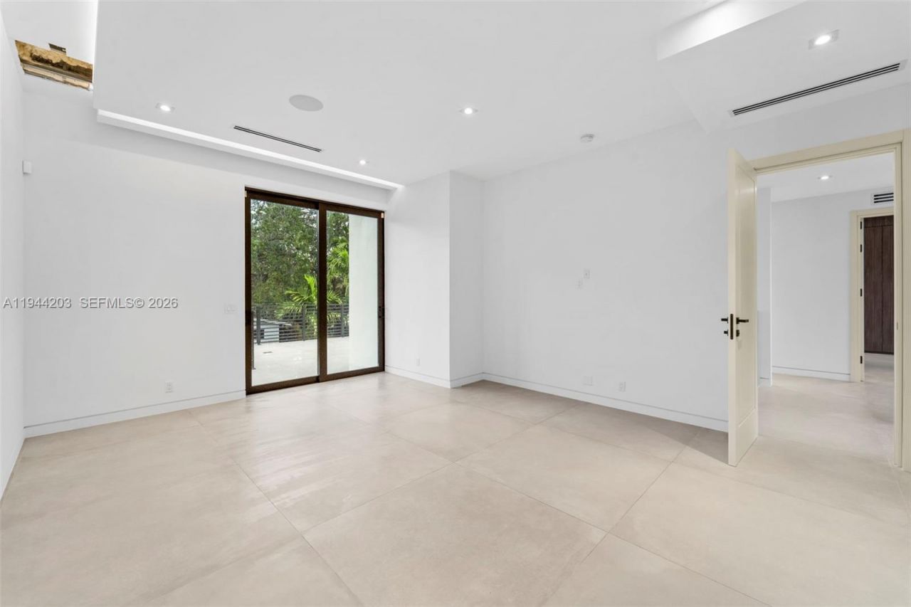 685 NE 81 St, Miami, FL 33138 Photo