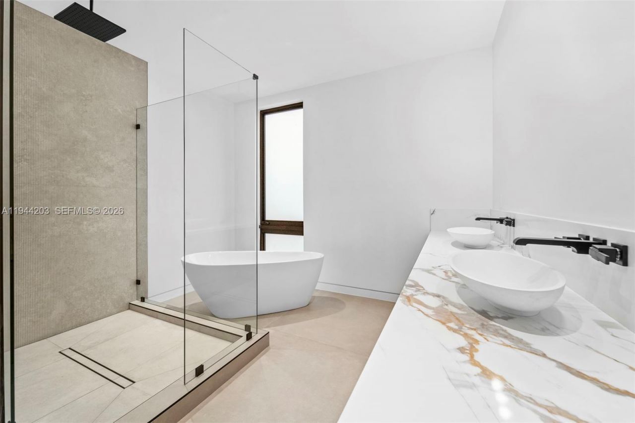 685 NE 81 St, Miami, FL 33138 Photo