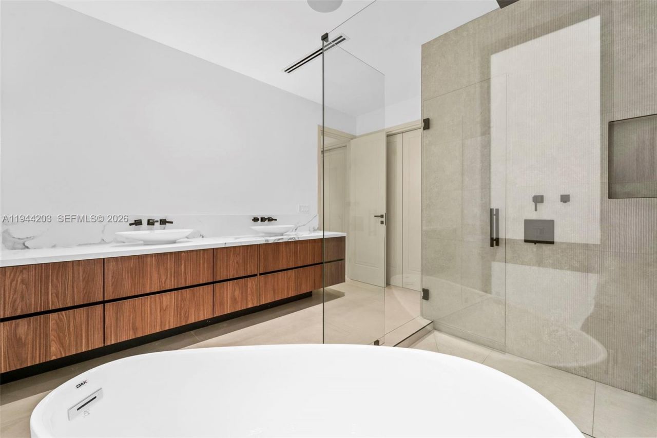 685 NE 81 St, Miami, FL 33138 Photo