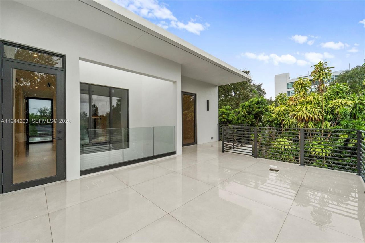 685 NE 81 St, Miami, FL 33138 Photo