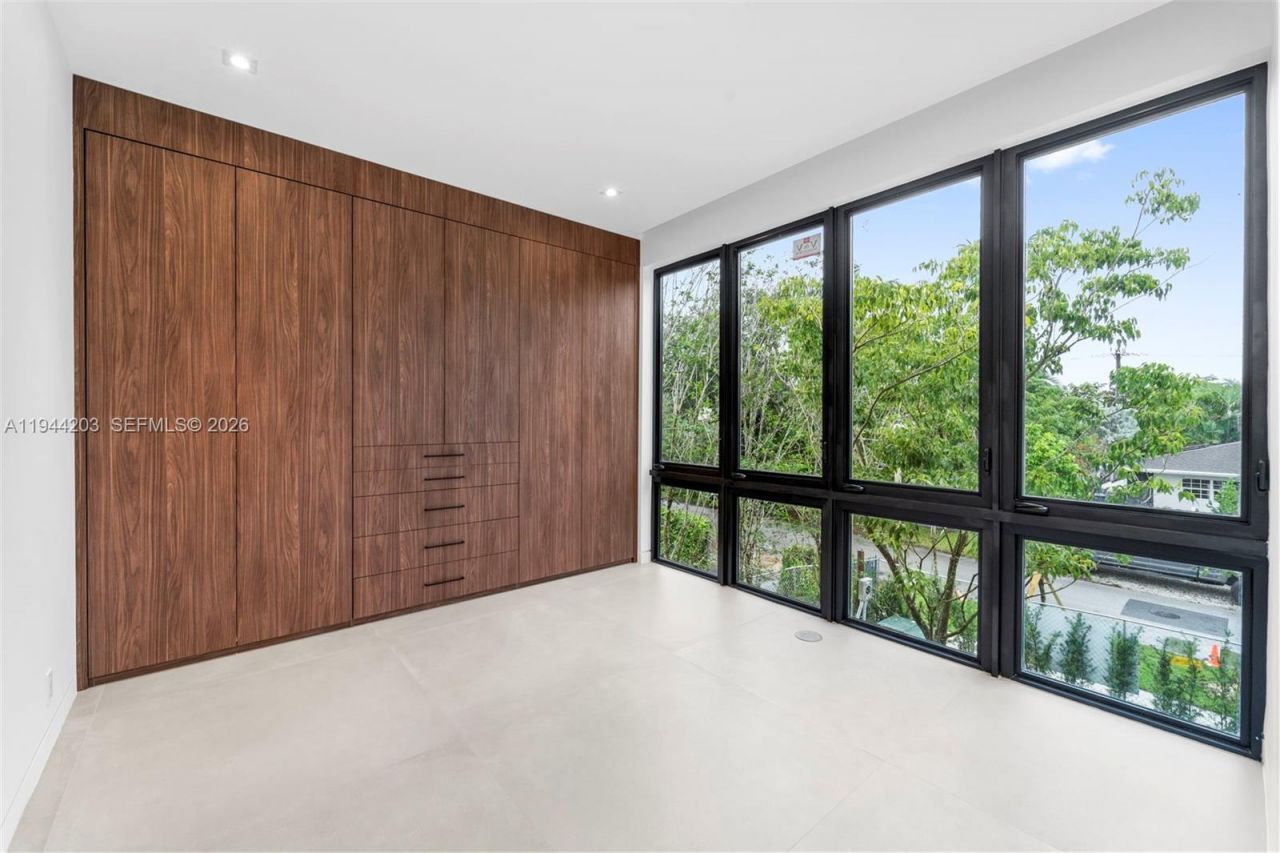 685 NE 81 St, Miami, FL 33138 Photo