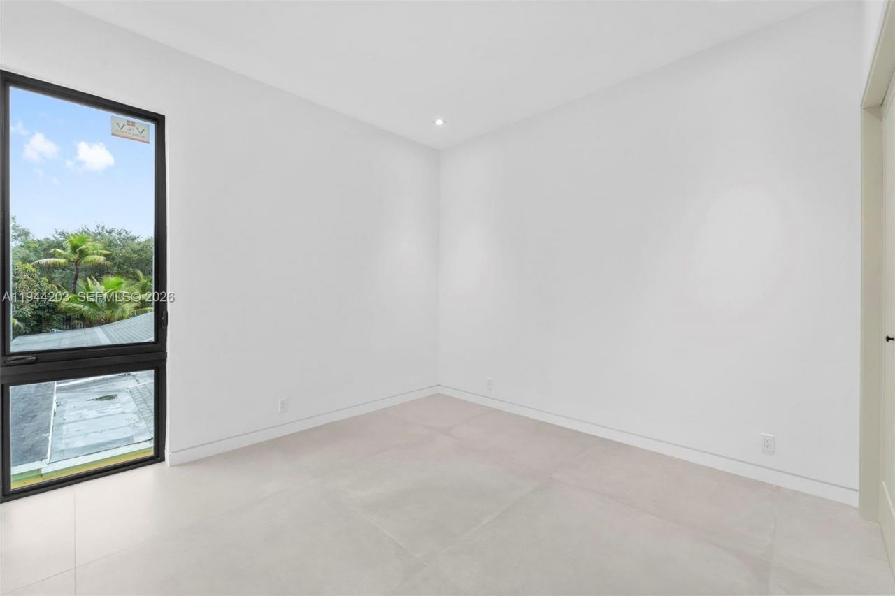 685 NE 81 St, Miami, FL 33138 Photo