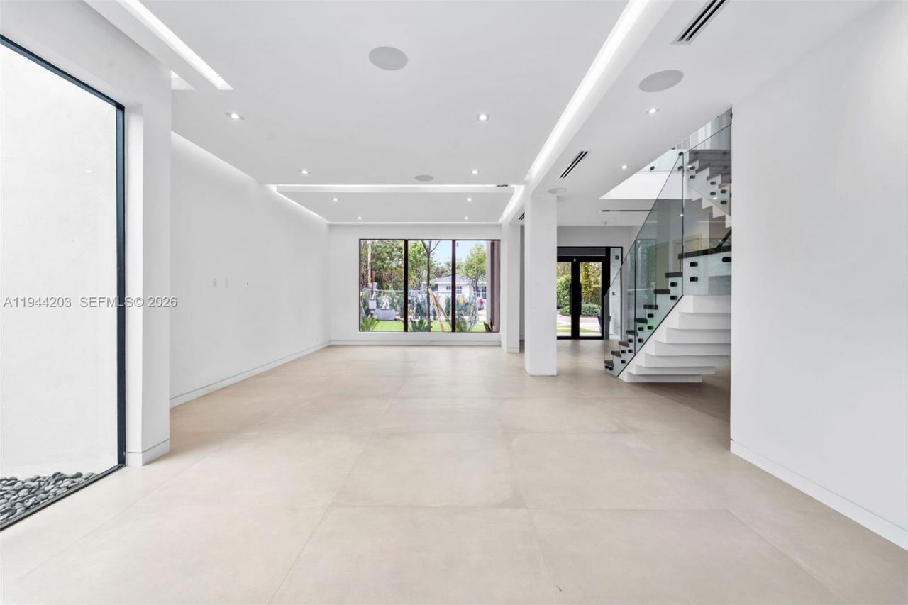 685 NE 81 St, Miami, FL 33138 Photo