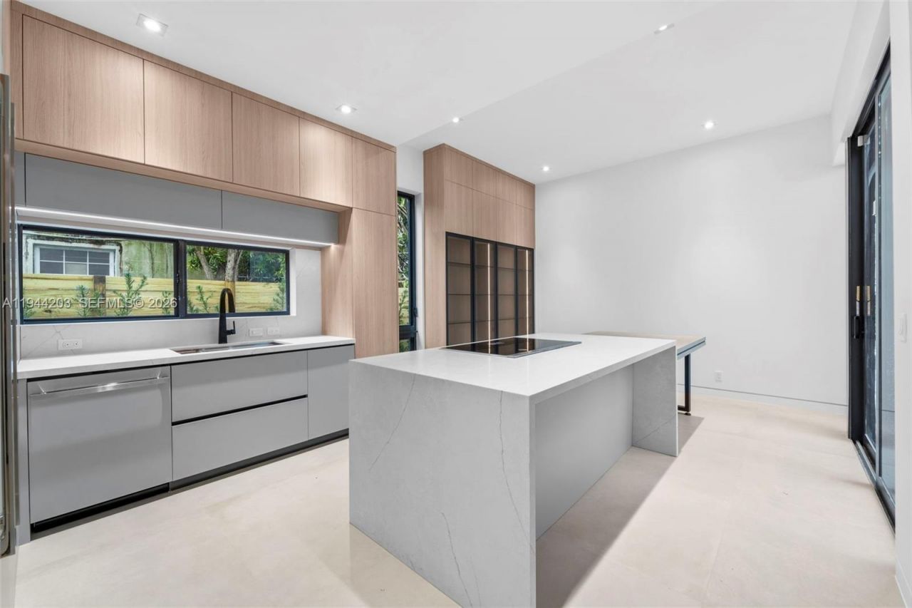 685 NE 81 St, Miami, FL 33138 Photo