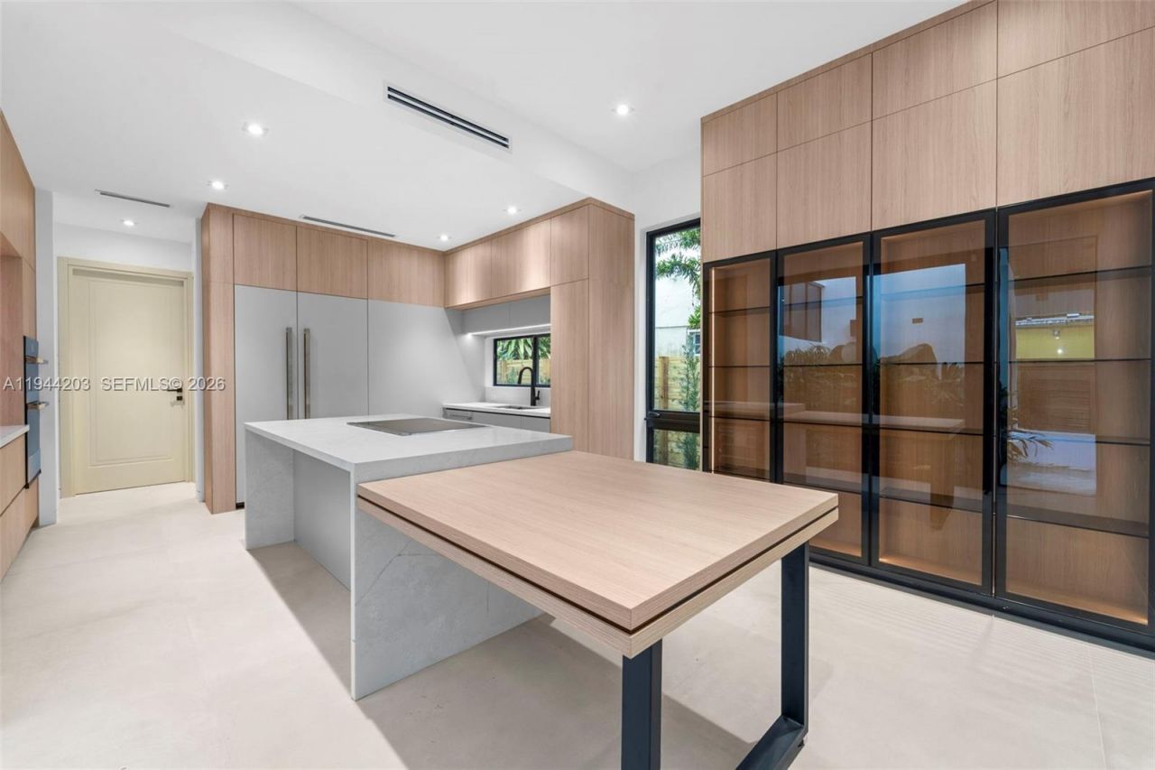 685 NE 81 St, Miami, FL 33138 Photo