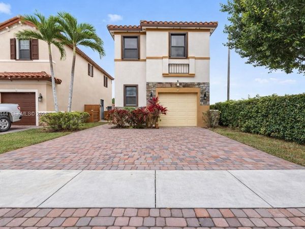 77 NE 37th Pl, Homestead, FL 33033