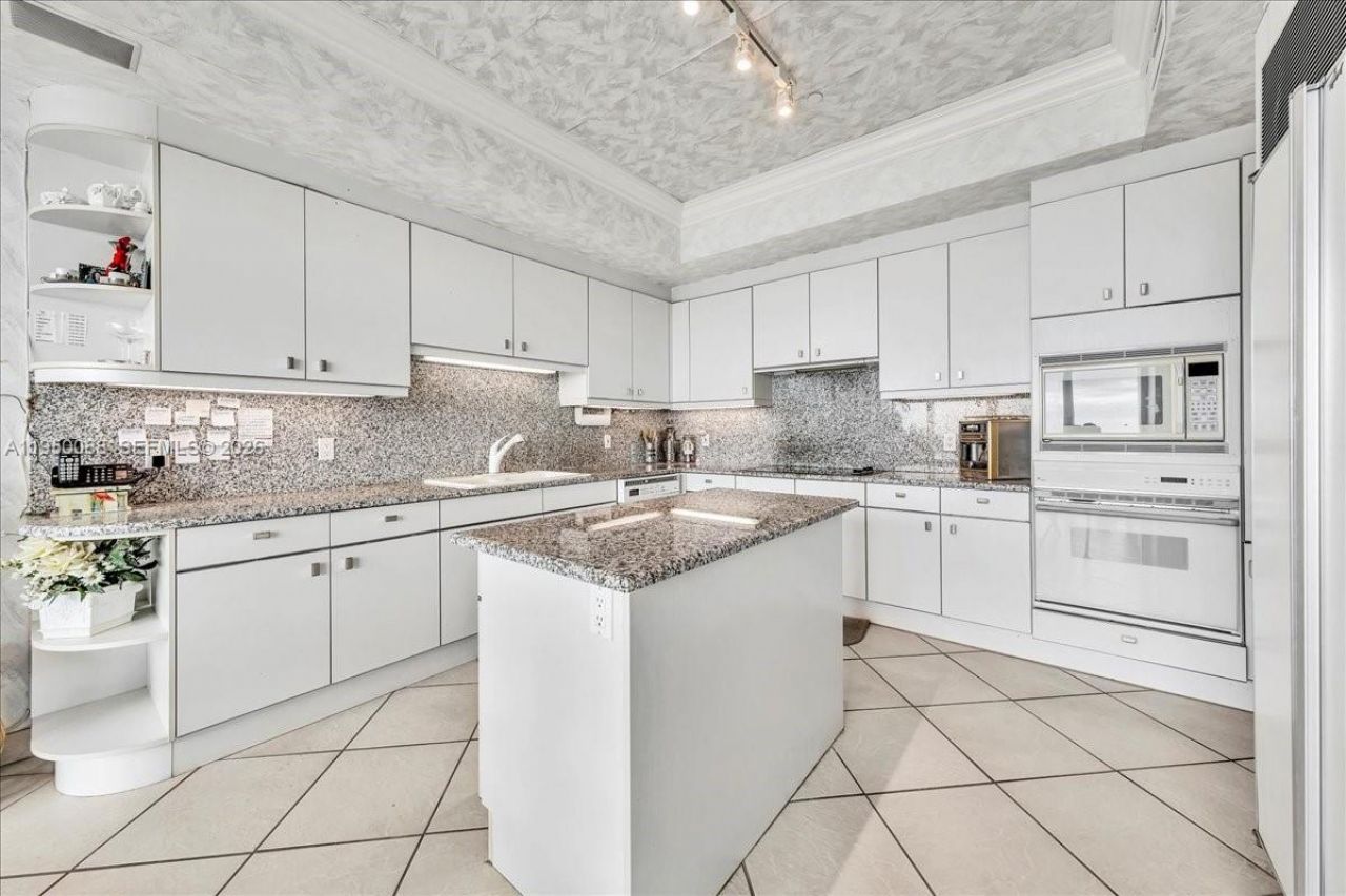 10101 Collins Ave, Unit 16B + CAB, Bal Harbour, FL 33154 Photo