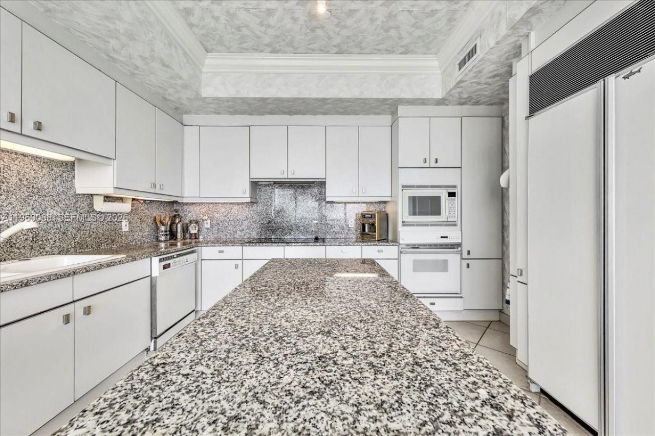 10101 Collins Ave, Unit 16B + CAB, Bal Harbour, FL 33154 Photo