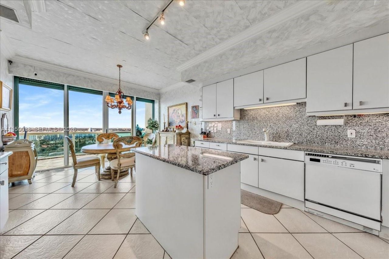10101 Collins Ave, Unit 16B, Bal Harbour, FL 33154 Photo