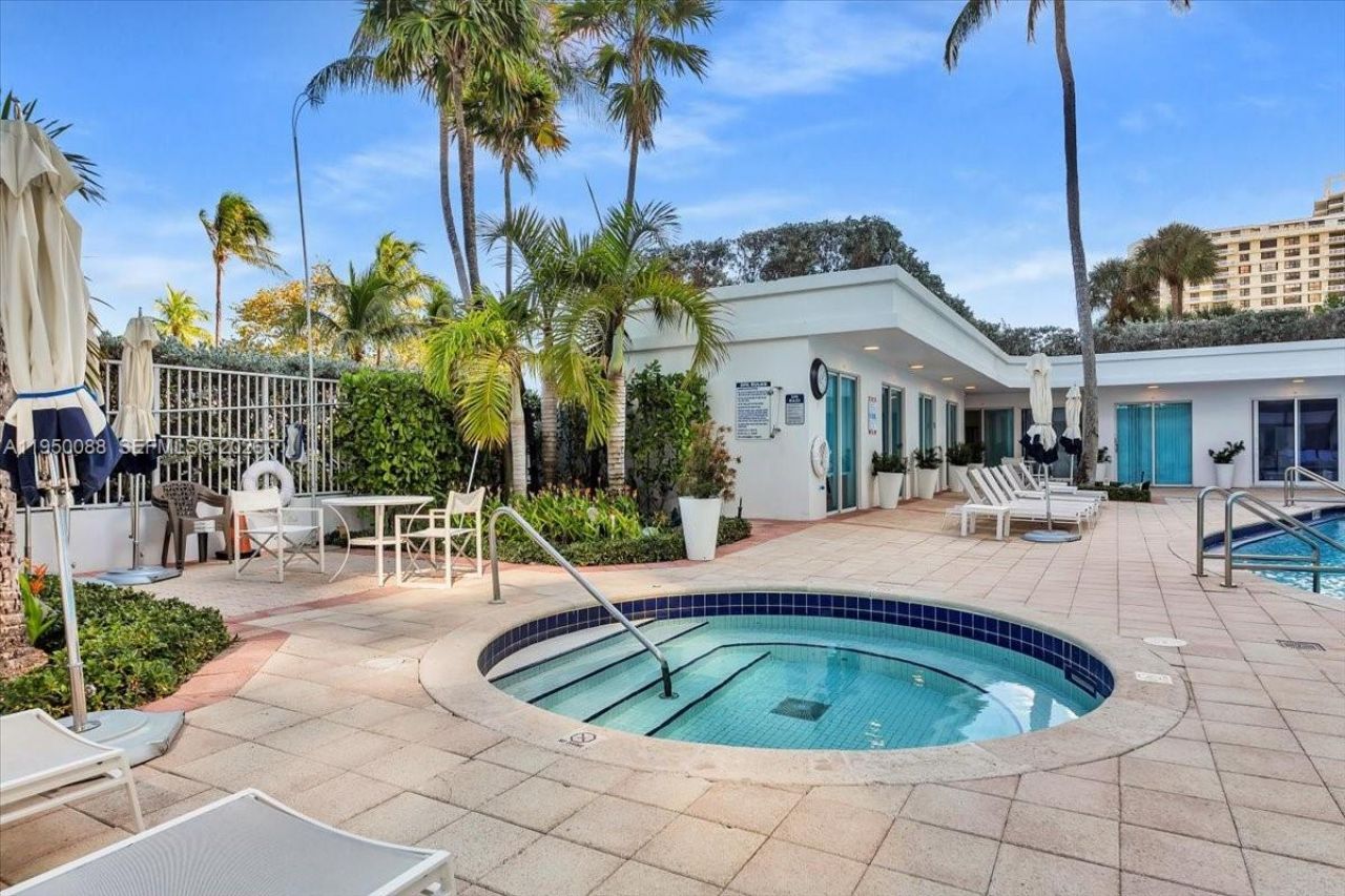 10101 Collins Ave, Unit 16B, Bal Harbour, FL 33154 Photo