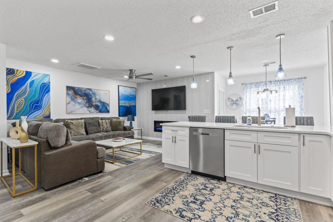 537 Uniola Dr. Photo 12