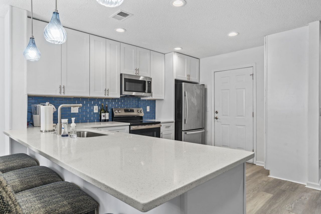 537 Uniola Dr. Photo 13