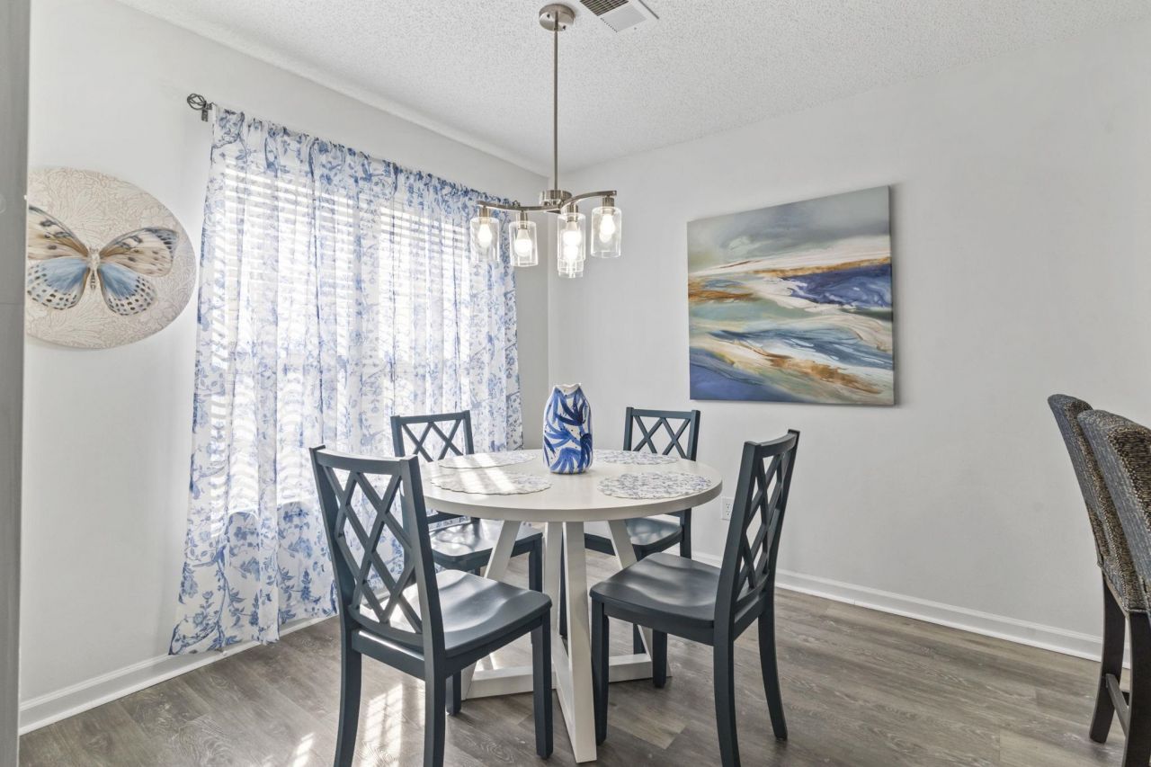 537 Uniola Dr. Photo 18