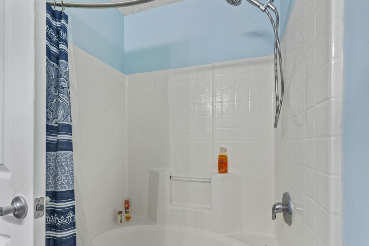 537 Uniola Dr. Photo 22