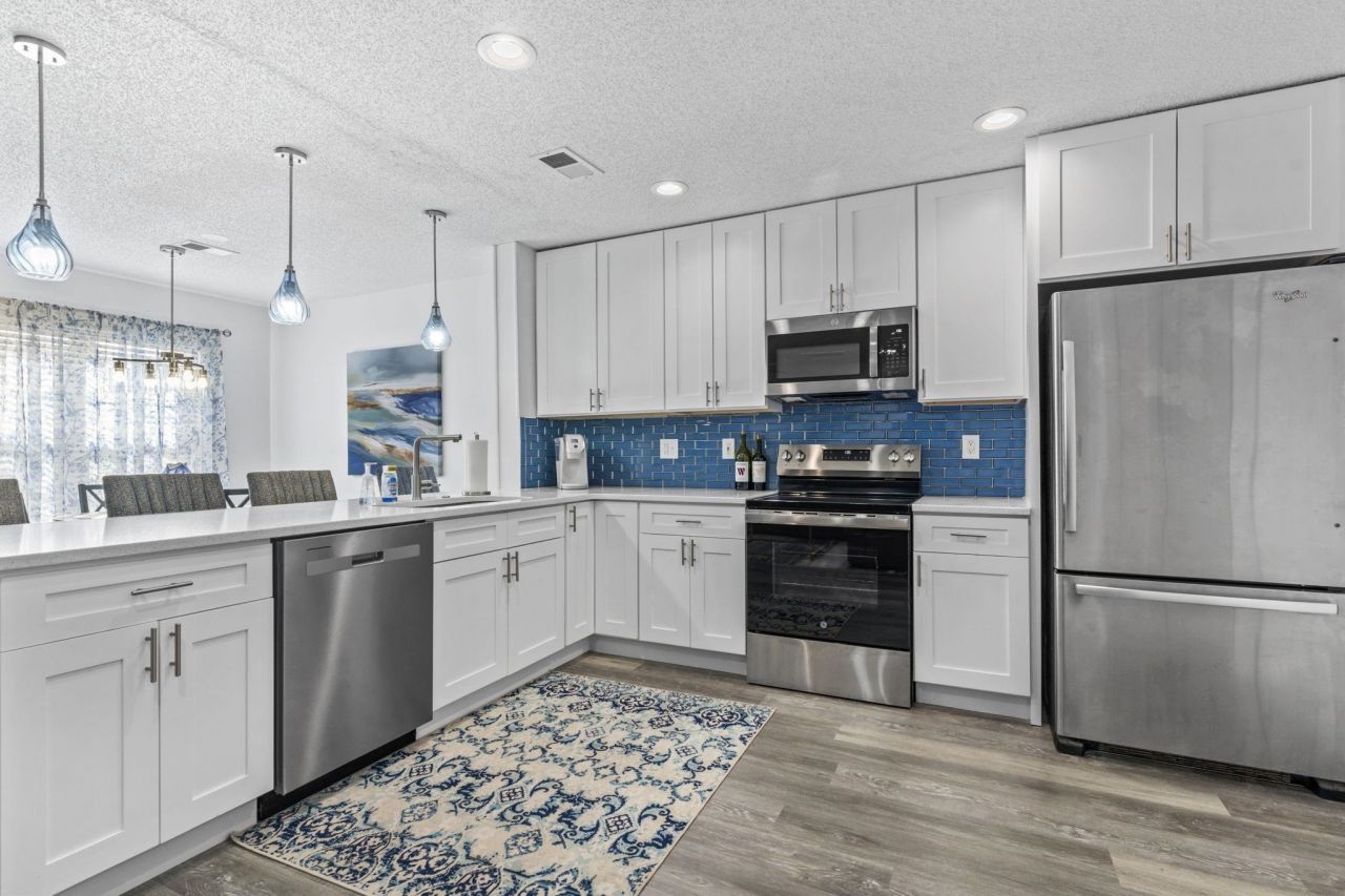 537 Uniola Dr. Photo 6