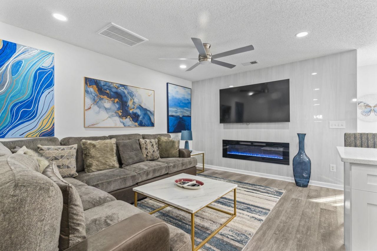 537 Uniola Dr. Photo 7