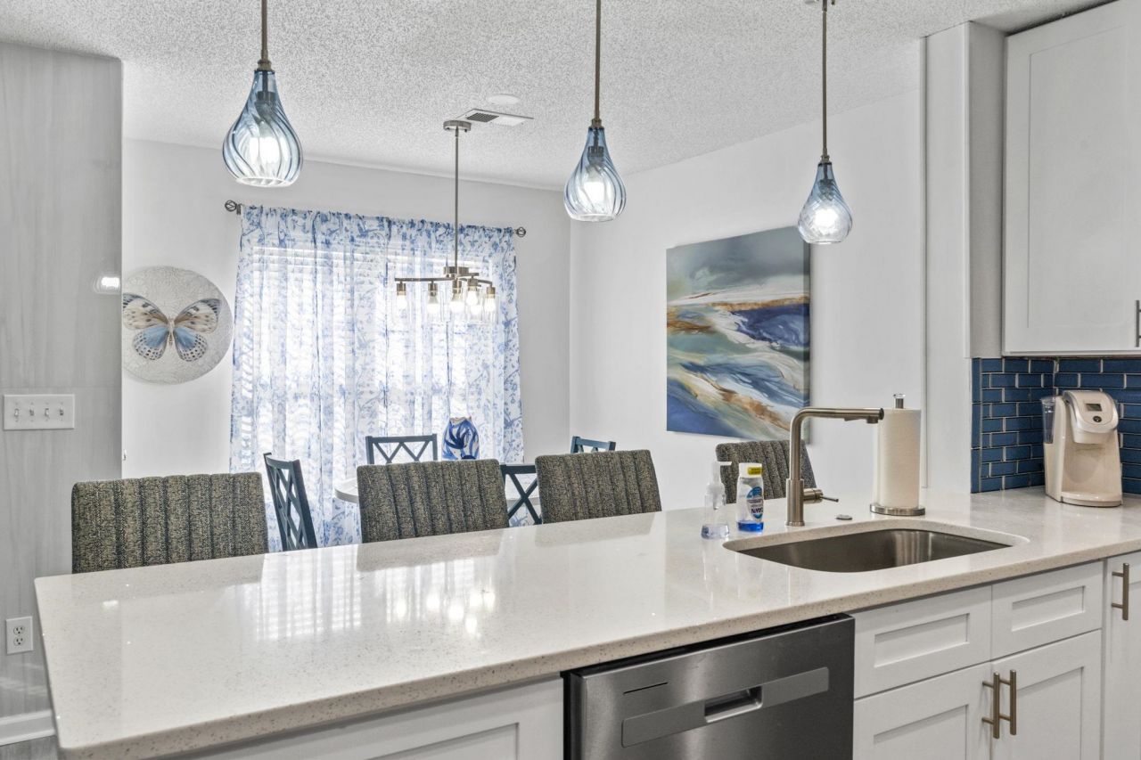 537 Uniola Dr. Photo 8