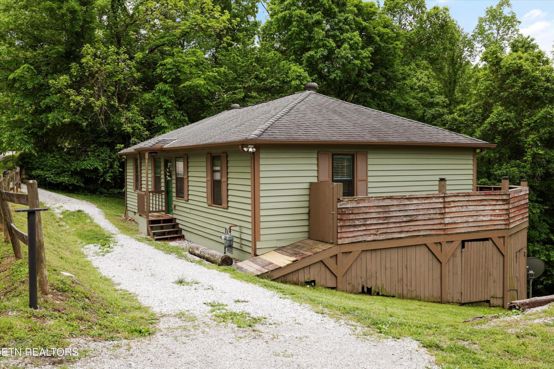 2719 Oak Grove Rd, Rocky Top, TN 37769 Main Photo