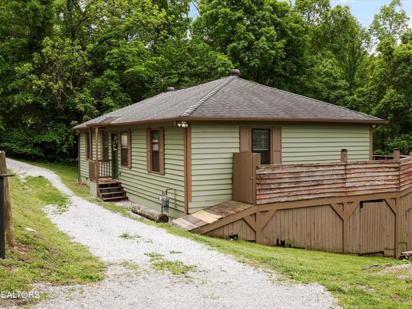 2719 Oak Grove Rd, Rocky Top, TN 37769