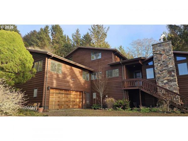 635 RADAR RD, Yachats, OR 97498