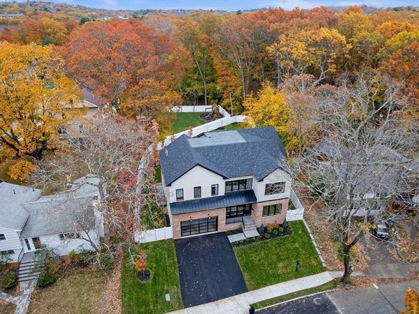 16 Dorcar Rd, Newton, MA 02467