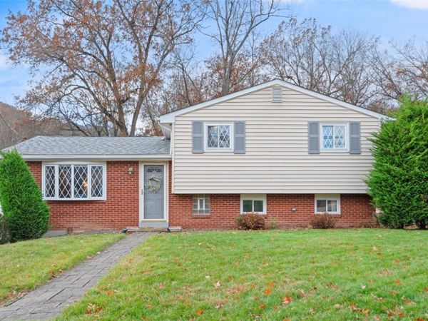 301 Amity Rd, Glenshaw, PA 15116