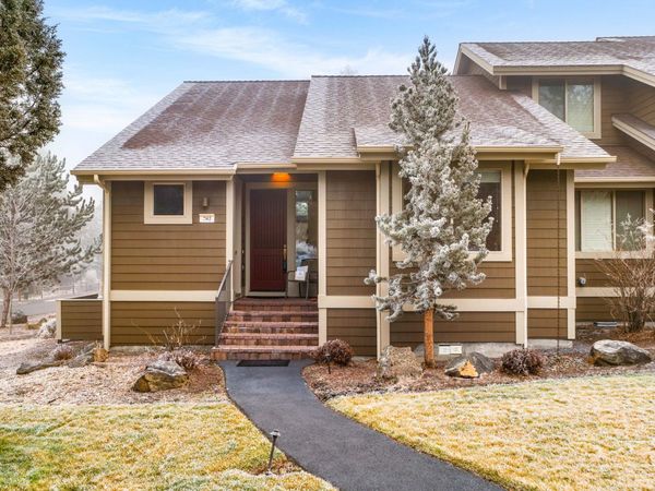 702 Sage Country Court, Redmond, OR 97756