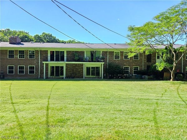 6960 Carriage Hill Drive, Brecksville, OH 44141