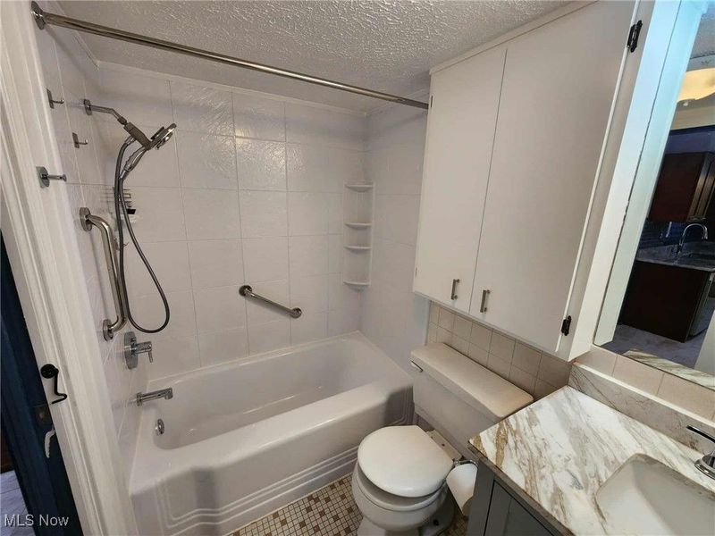 6960 Carriage Hill Drive, Brecksville, OH 44141 Photo 16