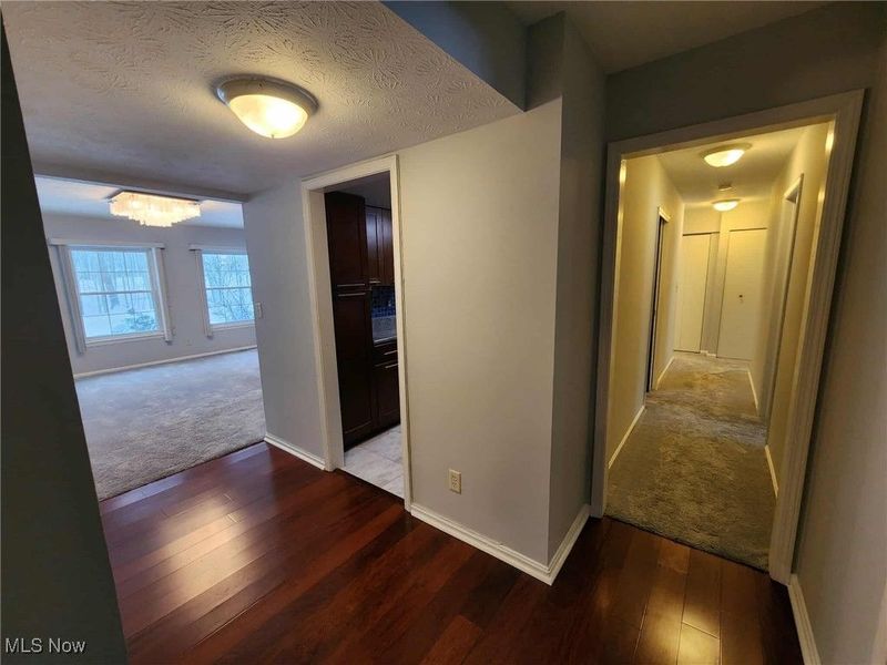 6960 Carriage Hill Drive, Brecksville, OH 44141 Photo 2