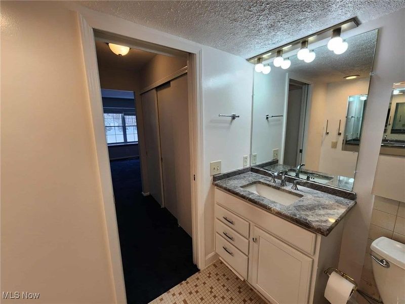 6960 Carriage Hill Drive, Brecksville, OH 44141 Photo 9