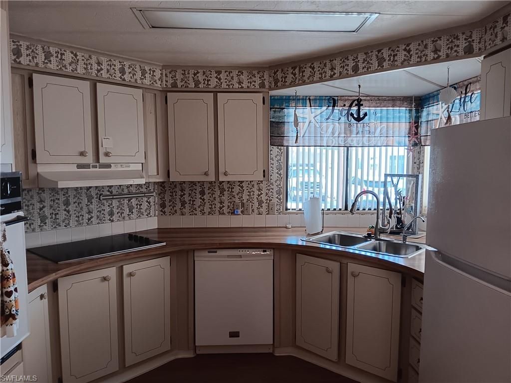 610 Friendly Pl, North Fort Myers, FL 33917 Photo