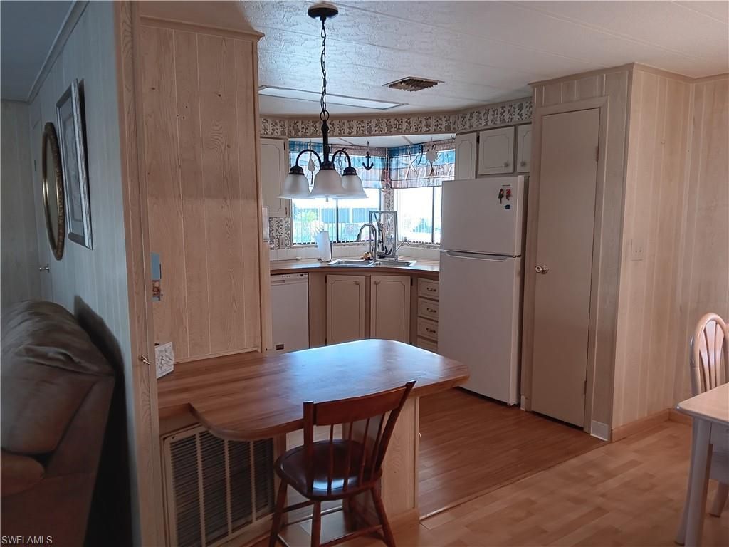 610 Friendly Pl, North Fort Myers, FL 33917 Photo