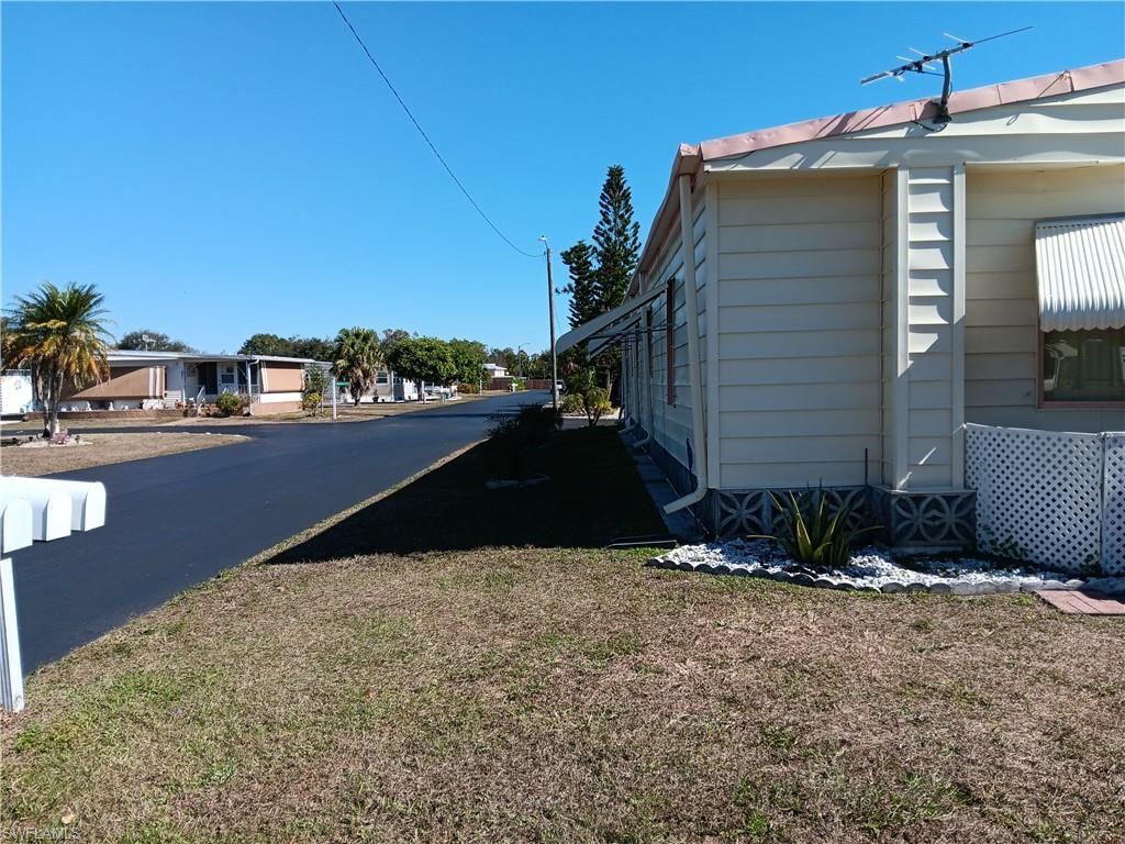 610 Friendly Pl, North Fort Myers, FL 33917 Photo